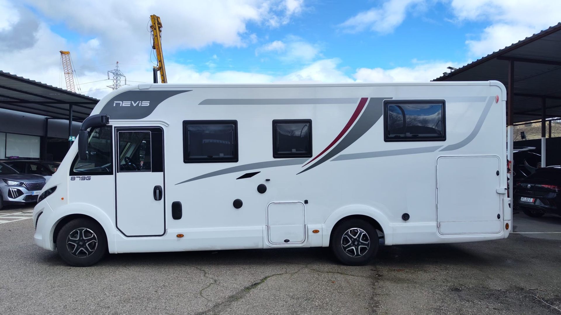 McLouis Nevis 879G side